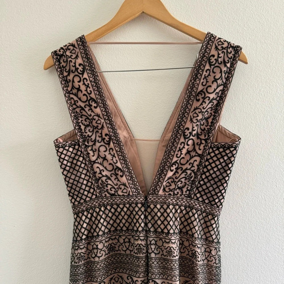 BCBGmAxazria Aurora Embroidered Tulle Mesh Maxi Dress Gown Size 4 - Picture 11 of 16